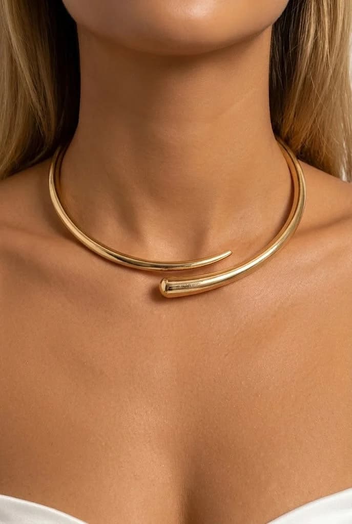 Collar Aurora en acero dorado