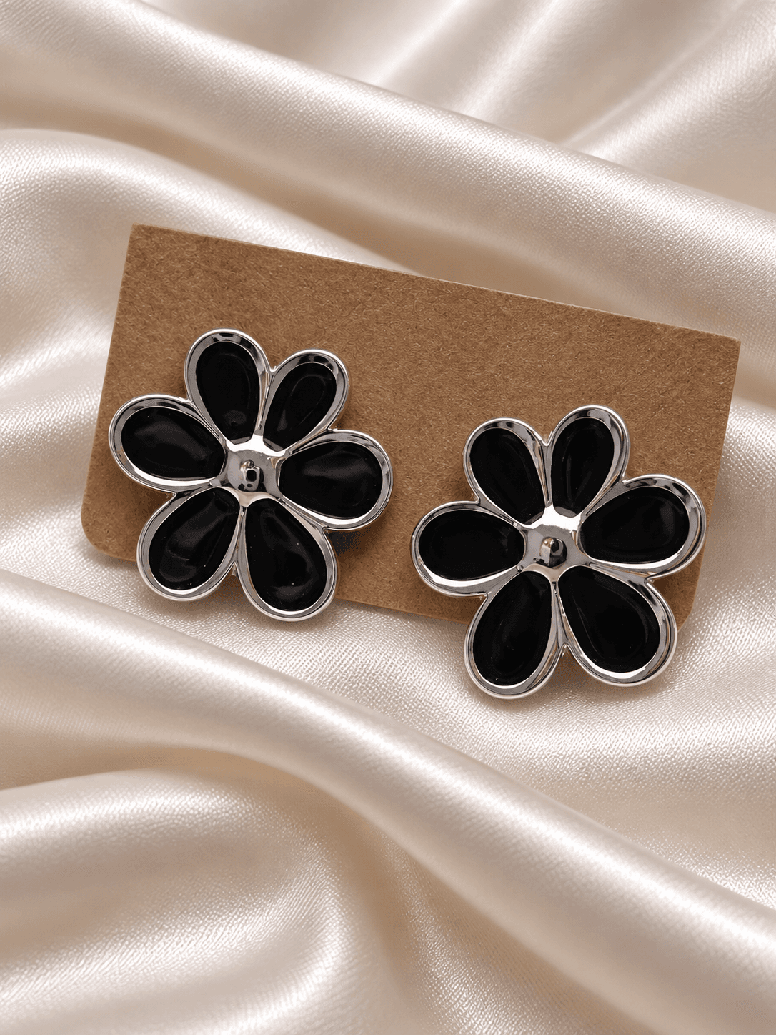 Noir Bloom